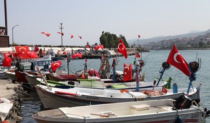 Akçaabatlı Balıkçılardan Duygulandıran Terör Protestosu